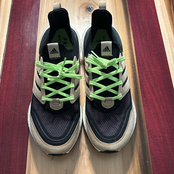 Adidas Ultraboost Tennis shoes - Picture 2 of 8